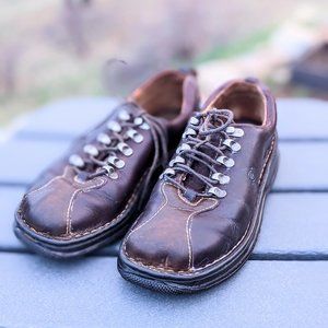 W's Brown Leather Low-top Shoes Sz 7.5 Born- Oxford/ Mountaineering style